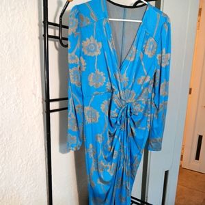 Women dress blue and gray flower designs, midi, size large.